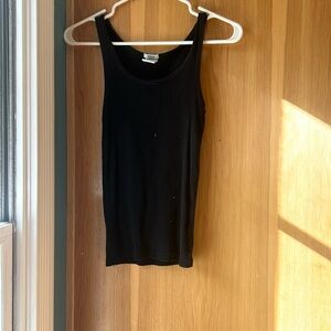 OLDNAVY perfect fit tank in a sizeS.it’s black and thrifted material 100%cotton